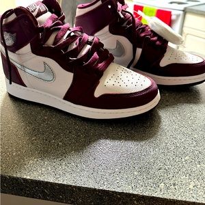 Brand New Air Jordan 1 Retro High OG GS- Authetic-Color-BordeauxMetallic Silver